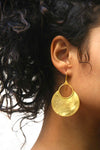 Shining gold-plated dangling earrings, like flowers,exuding elegance and sophistication